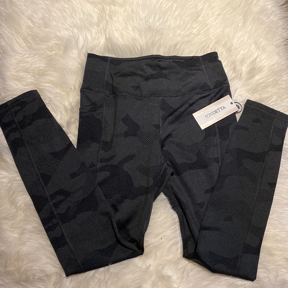 Mondetta Performace + Luxury leggings NWT Wintry Jaquard Black Camo size small - Picture 1 of 7